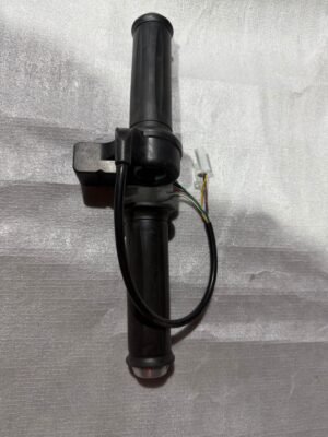 Puño acelerador de motocicleta o bicicleta eléctrica.