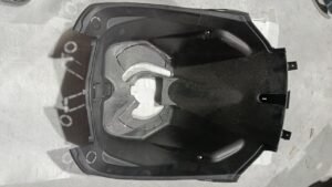 Cubierta o base de plástico para componentes de motocicleta